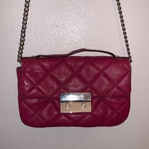 Pink chain crossbody purse.